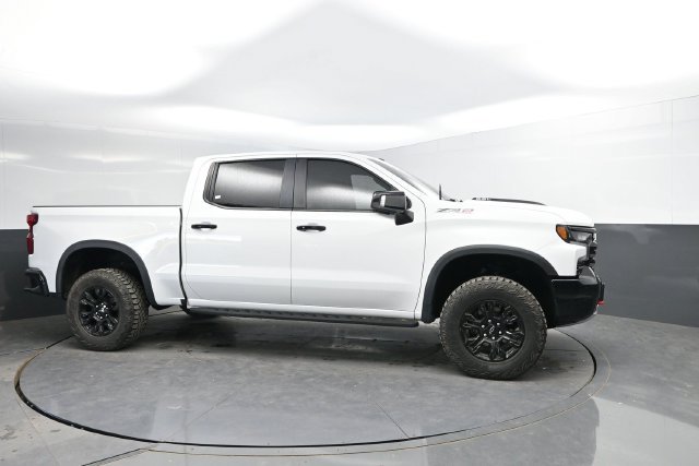 Used 2022 Chevrolet Silverado 1500 ZR2 w/ Technology Package AWD/4WD image 3
