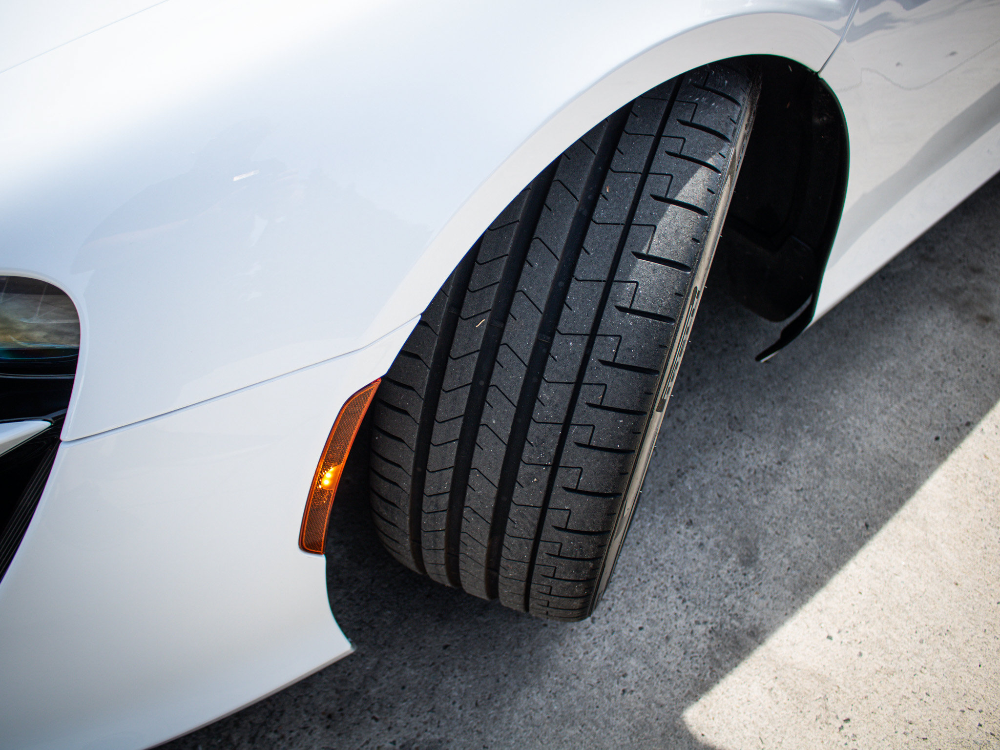 Used 2025 McLaren Artura RWD image 12