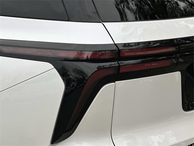 Used 2024 Chevrolet Traverse Z71 image 6