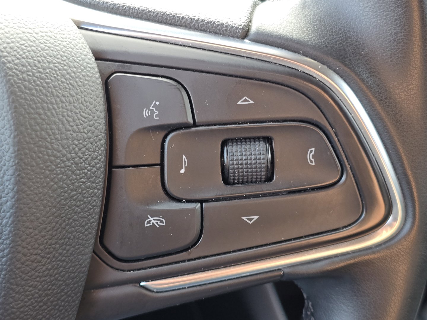 Used 2024 Buick Encore GX Sport Touring image 11