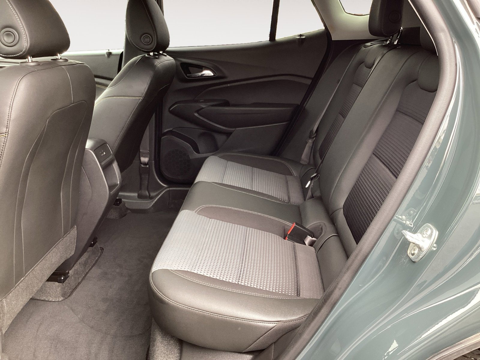 Used 2025 Chevrolet Trax LT FWD image 26