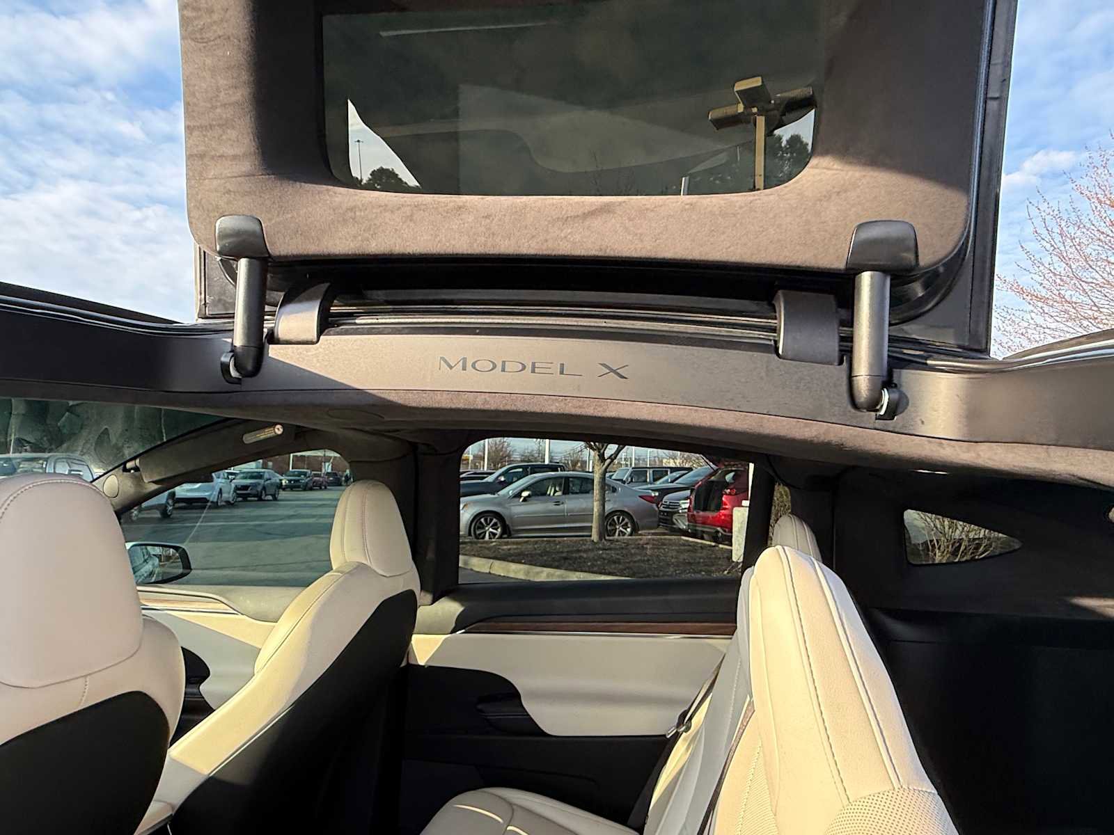 Used 2022 Tesla Model X image 9