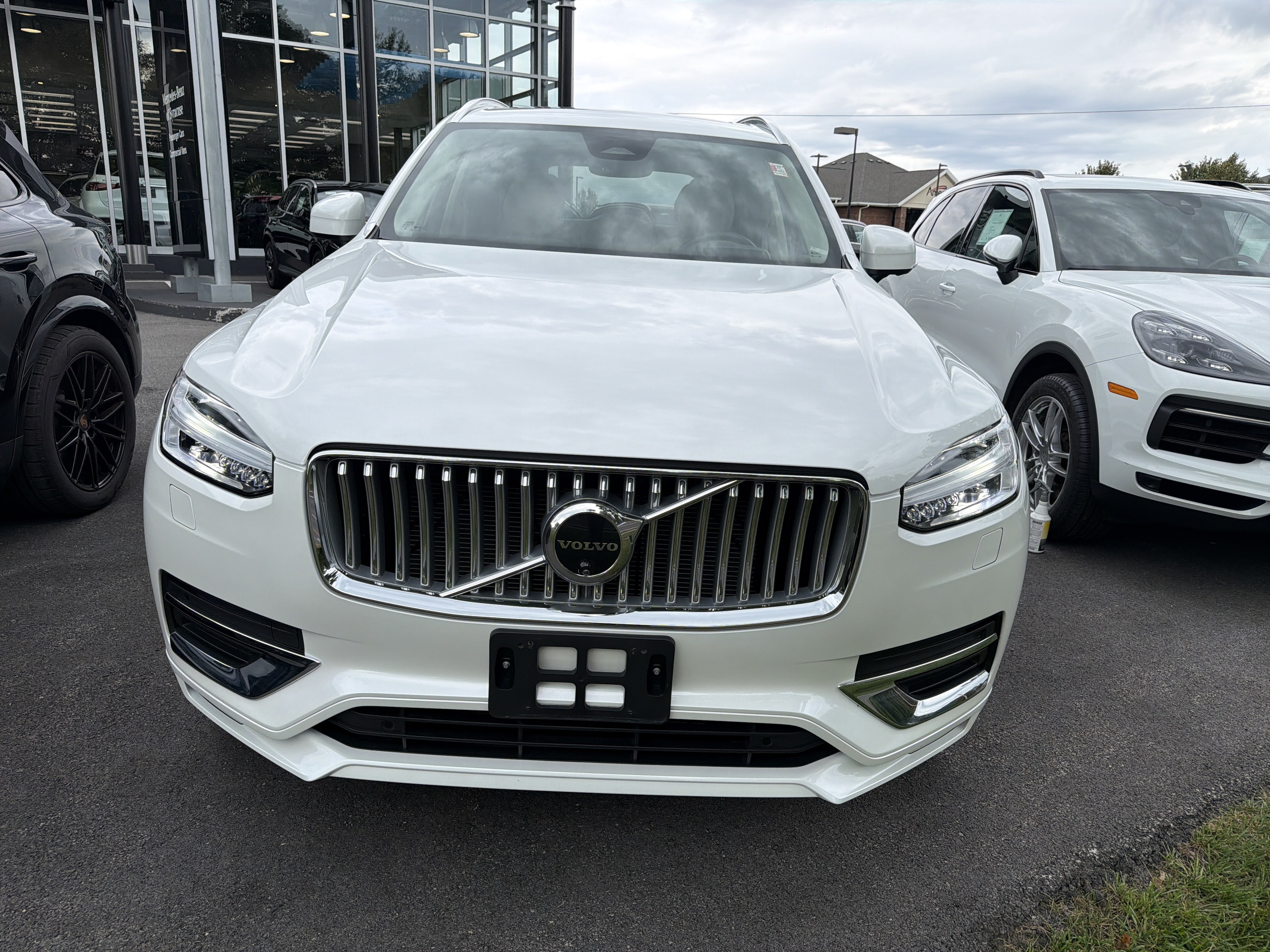 Used 2025 Volvo XC90 B6 Ultra w/ Protection Package Premier AWD/4WD image 3
