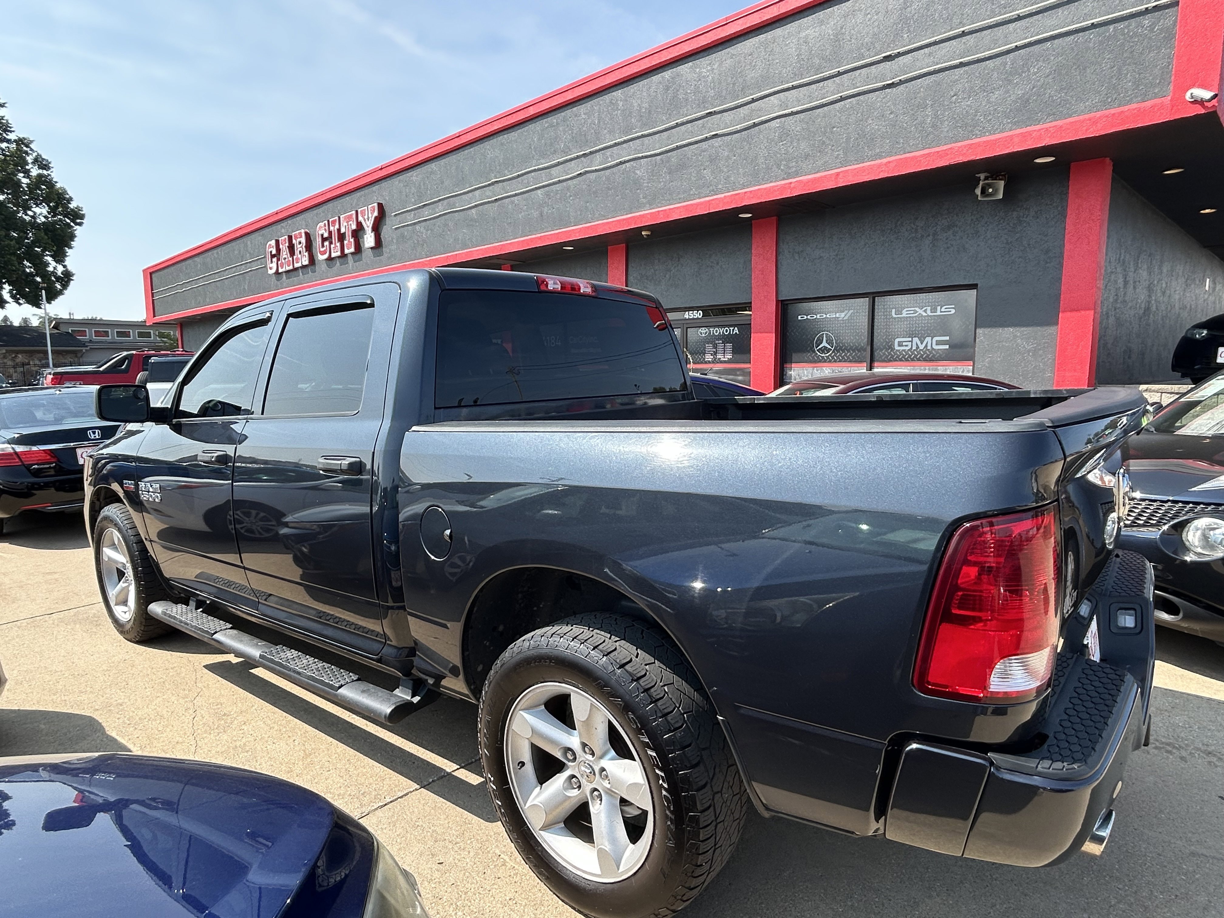 Used 2017 RAM 1500 Express image 3