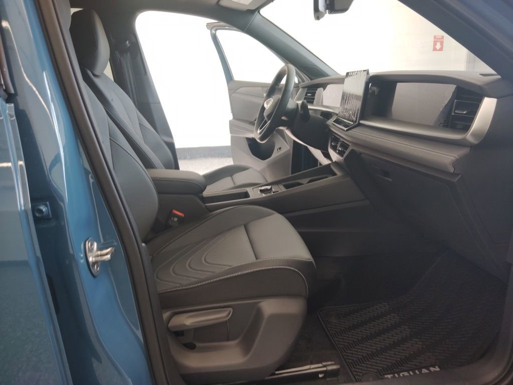 New 2026 Volkswagen Tiguan SE R-Line AWD/4WD image 18