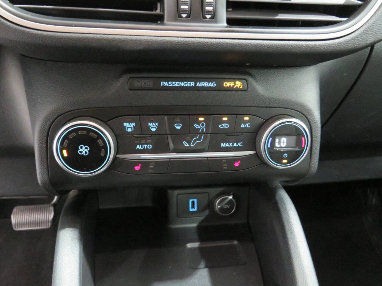 Used 2020 Ford Escape SE image 24