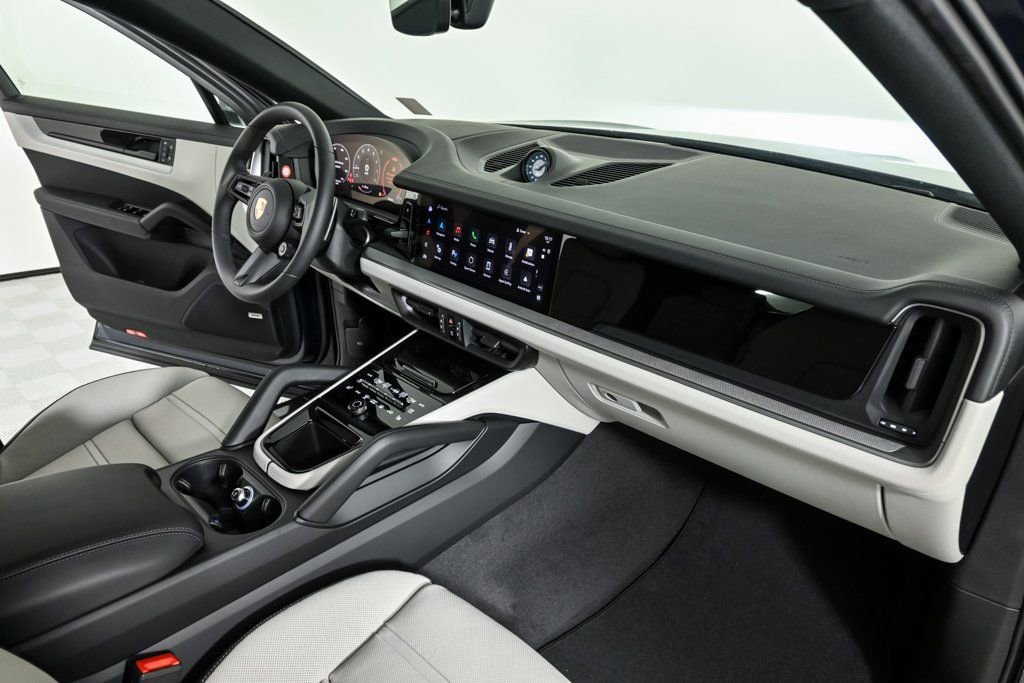 New 2025 Porsche Cayenne image 24