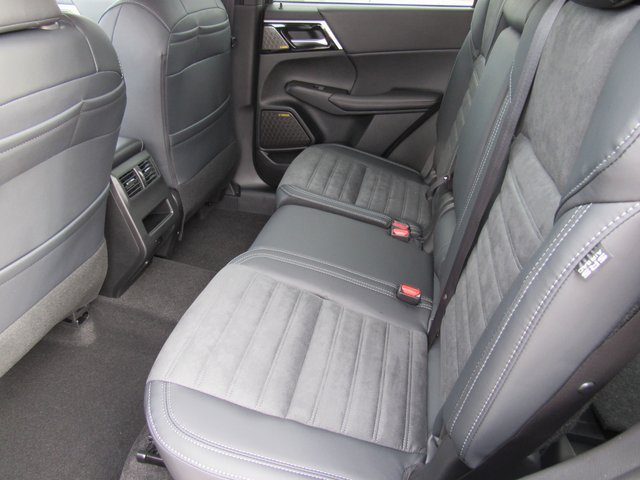 New 2026 Mitsubishi Outlander SE FWD image 8