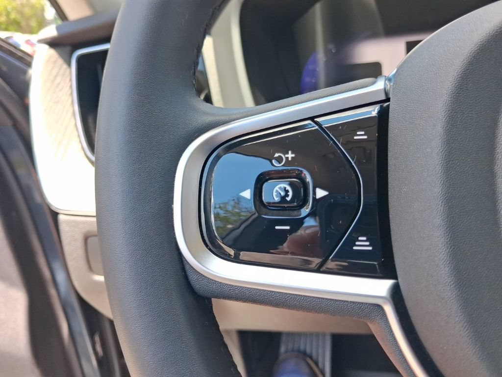 Certified 2025 Volvo XC60 B5 Plus w/ Protection Package Premier AWD/4WD image 28