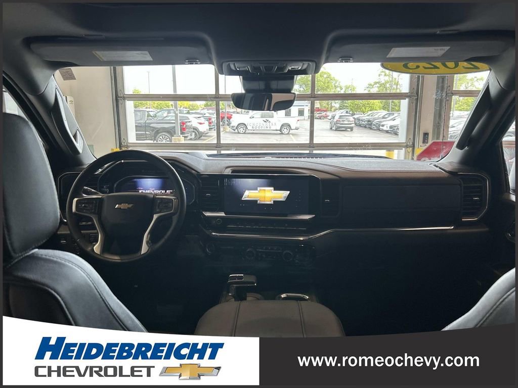 Used 2023 Chevrolet Silverado 1500 LTZ w/ LTZ Premium Package AWD/4WD image 17