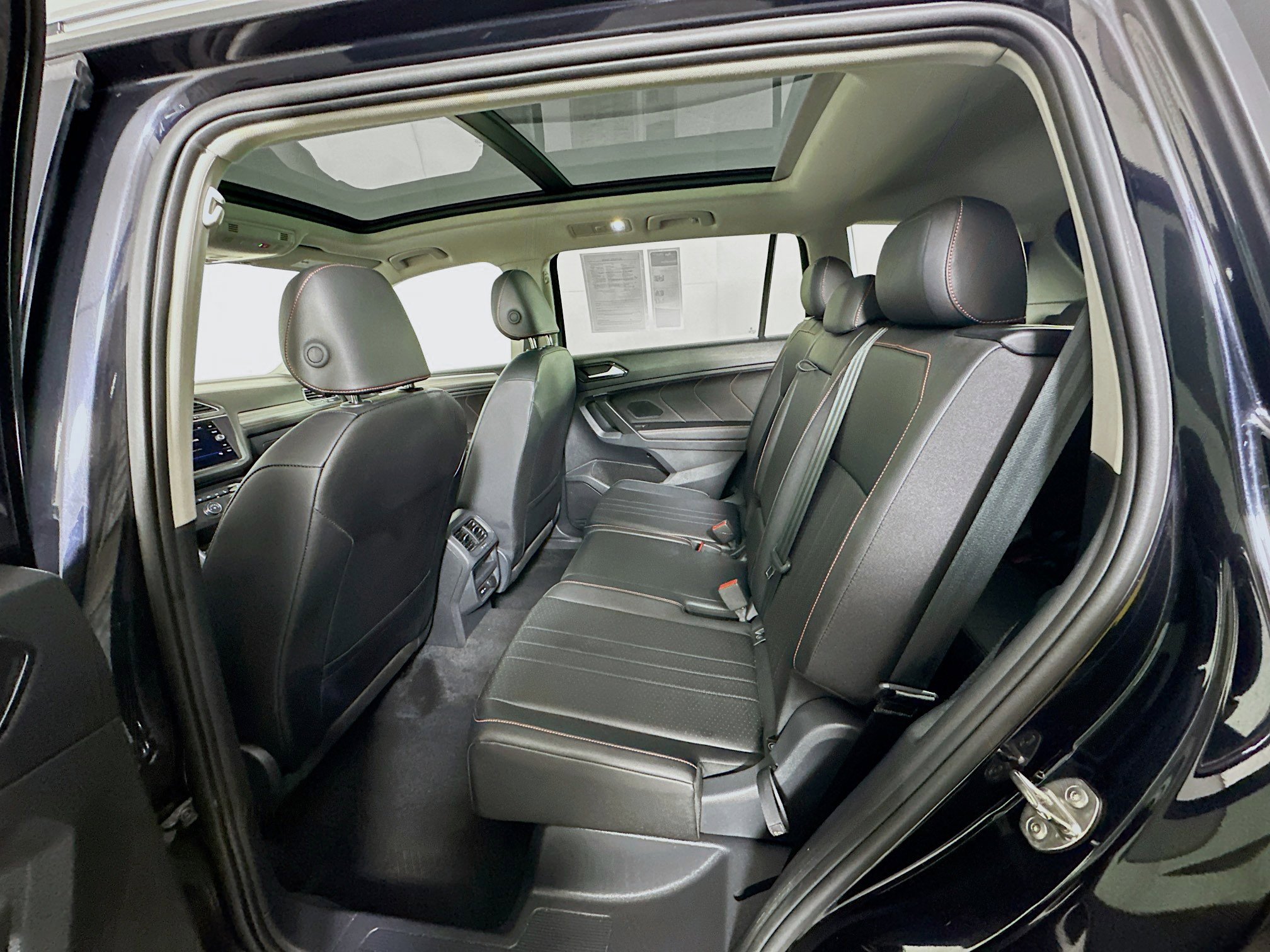 Used 2024 Volkswagen Tiguan Wolfsburg Edition image 27