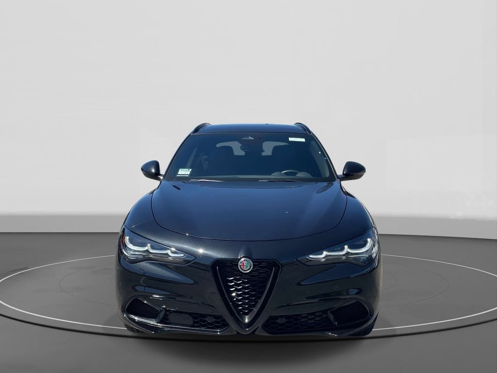 Used 2025 Alfa Romeo Stelvio Sprint AWD/4WD image 2