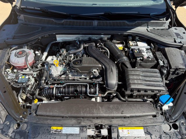 Used 2025 Volkswagen Jetta SE FWD image 6
