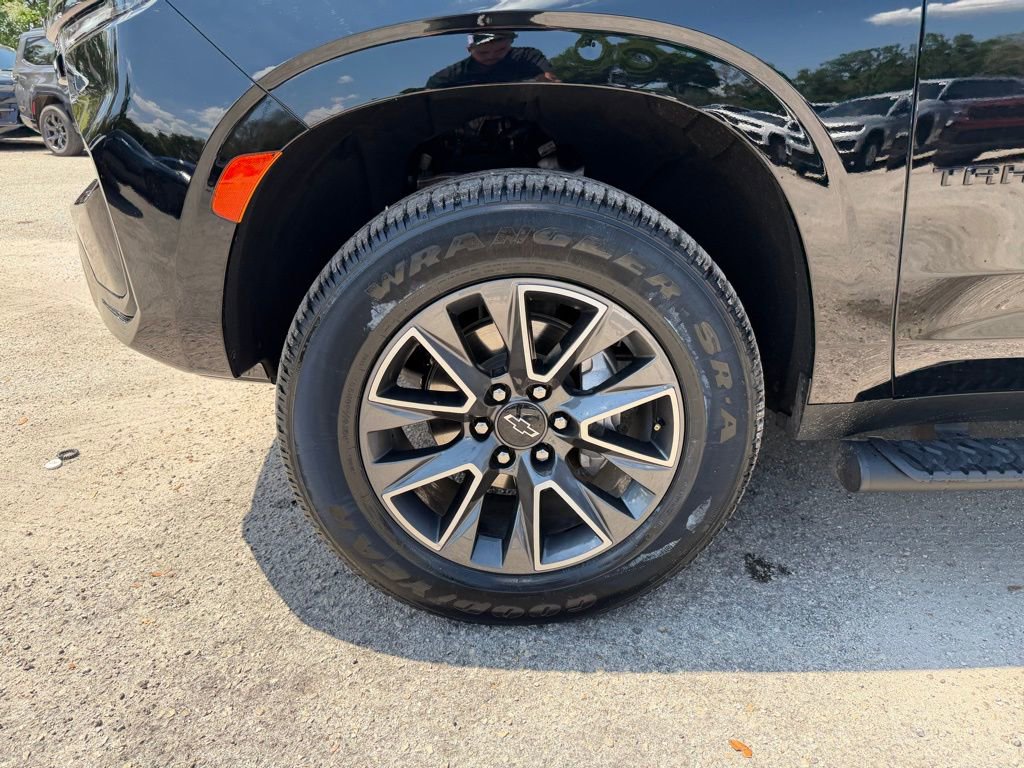Used 2024 Chevrolet Tahoe Z71 w/ Luxury Package image 9