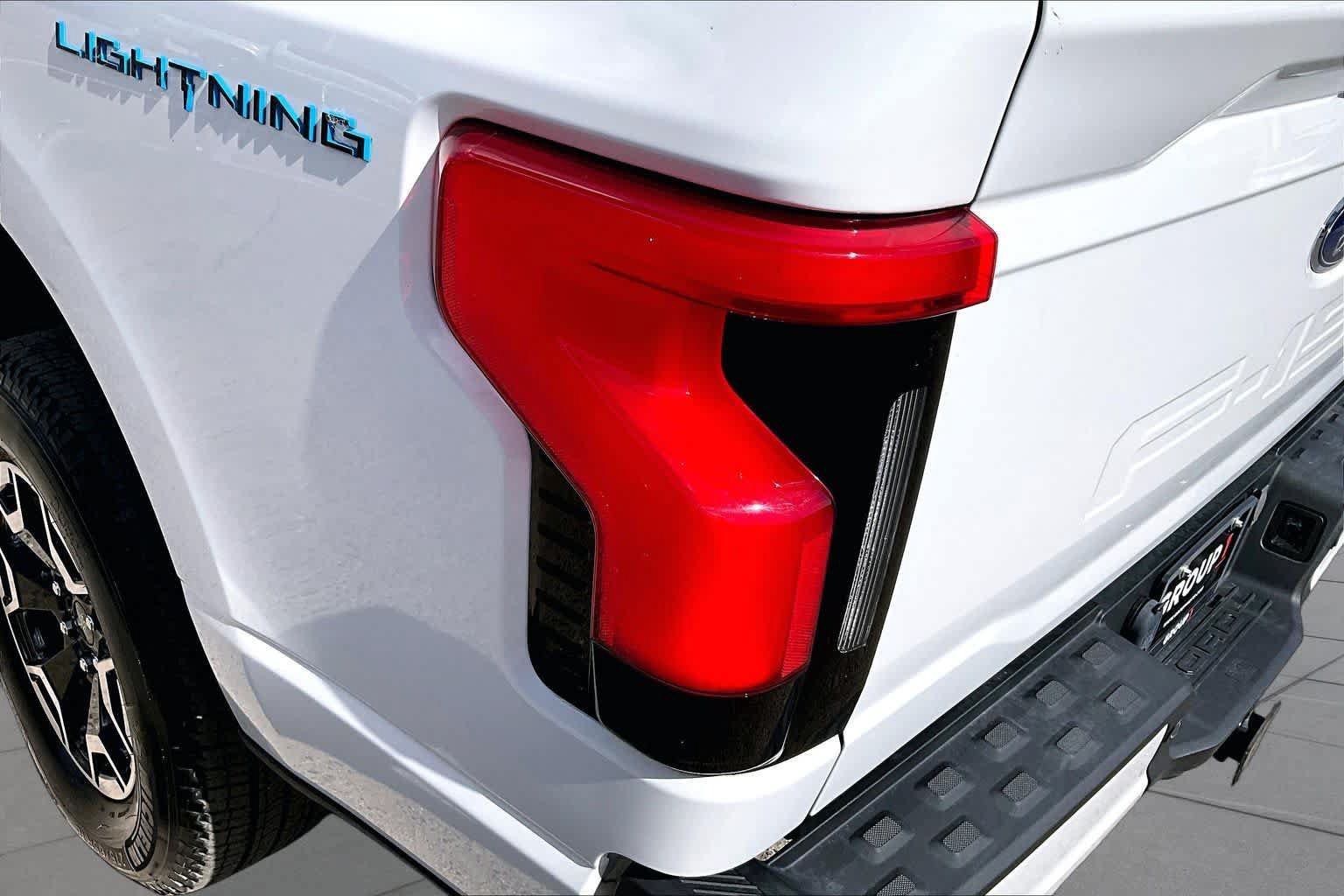 Used 2023 Ford F150 Lightning XLT AWD/4WD image 27
