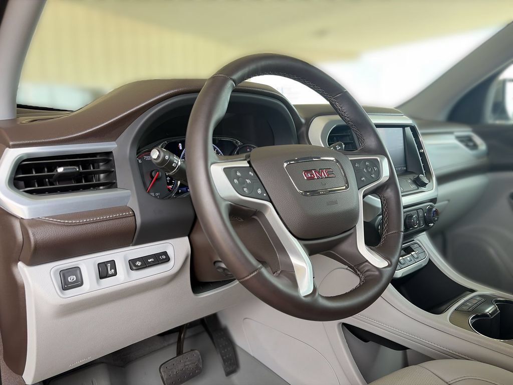 Used 2023 GMC Acadia SLT w/ Technology Package FWD image 18