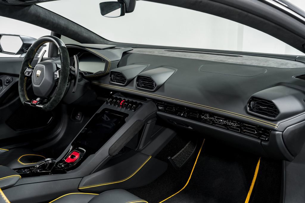 Used 2023 Lamborghini Huracan EVO image 34