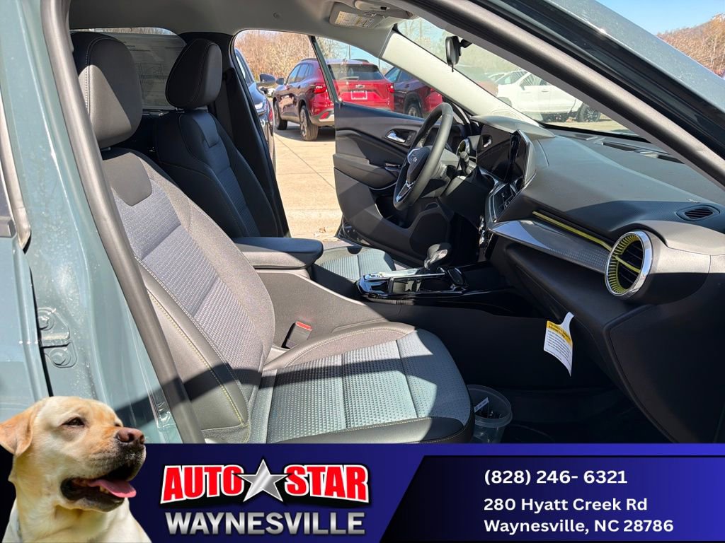New 2025 Chevrolet Trax LT w/ Driver Confidence Package FWD image 28