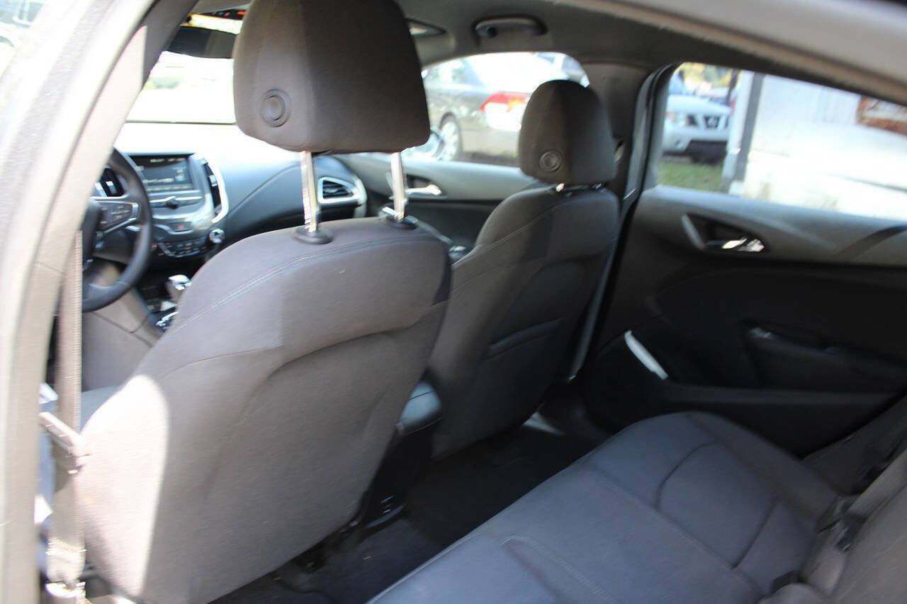 Used 2018 Chevrolet Cruze LT w/ Convenience Package image 27