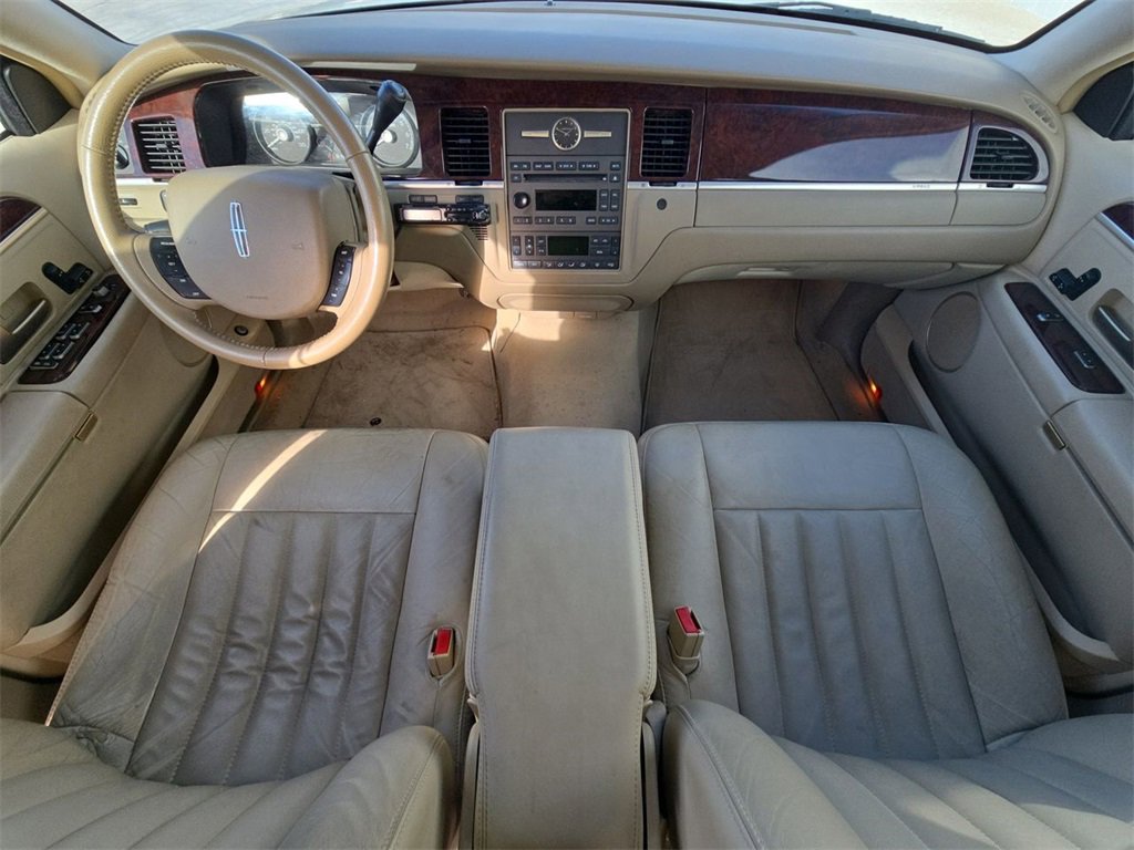 Used 2006 Lincoln Town Car Signature image 21