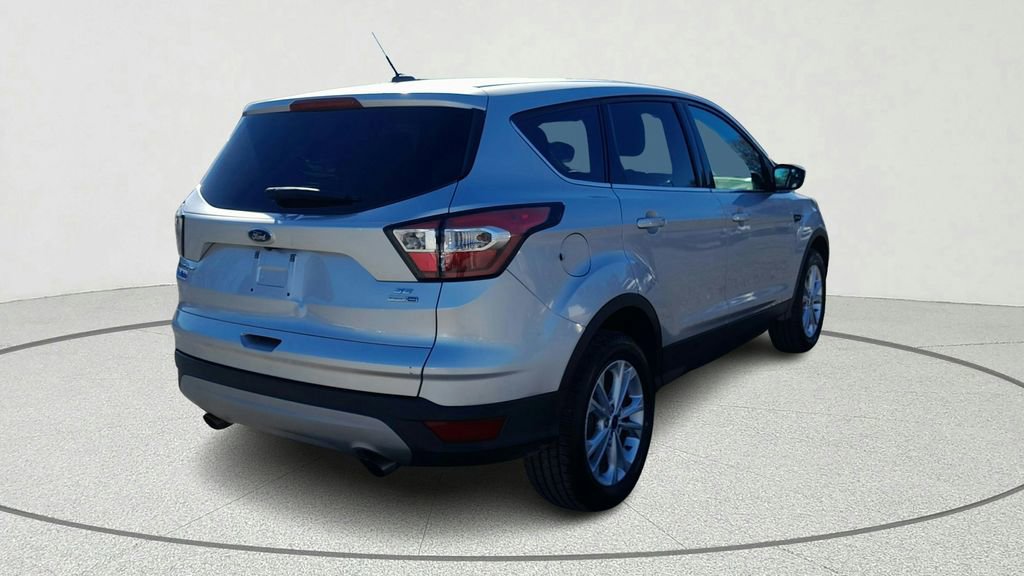 Used 2017 Ford Escape SE image 6