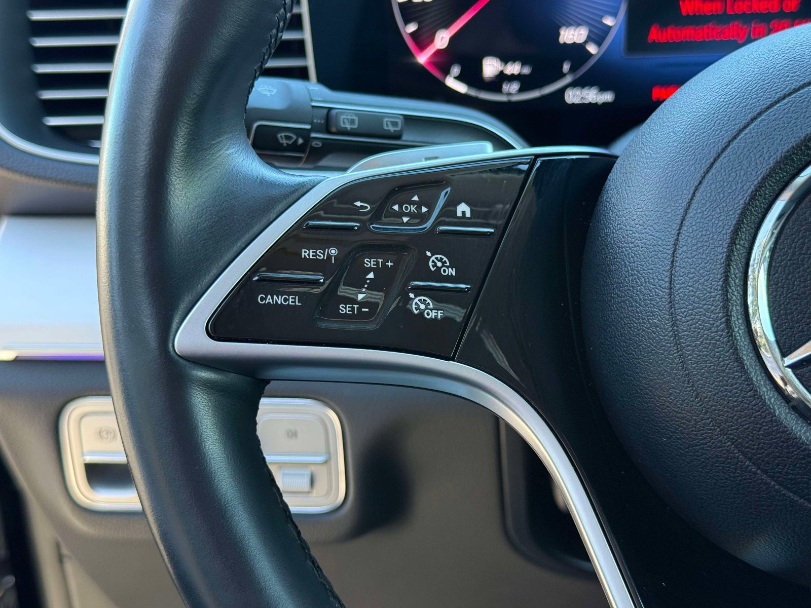 Used 2024 Mercedes-Benz GLE 350 4MATIC image 55