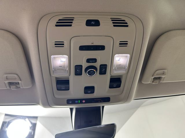 Used 2021 GMC Yukon Denali w/ Denali Premium Package image 25