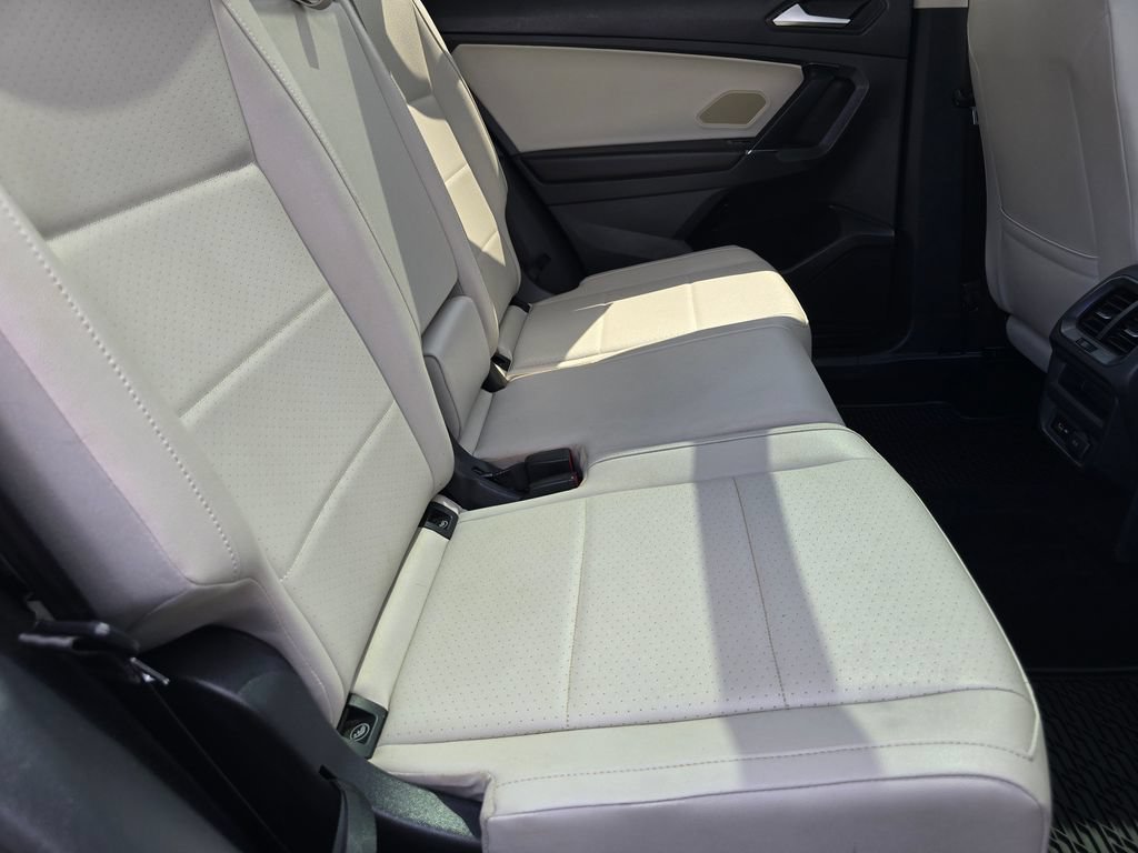 Used 2020 Volkswagen Tiguan SEL AWD/4WD image 13