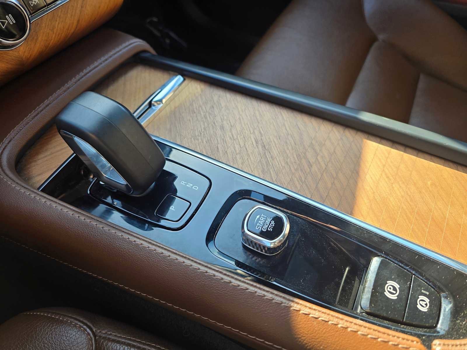 Used 2023 Volvo XC90 T8 Core w/ Climate Package image 32