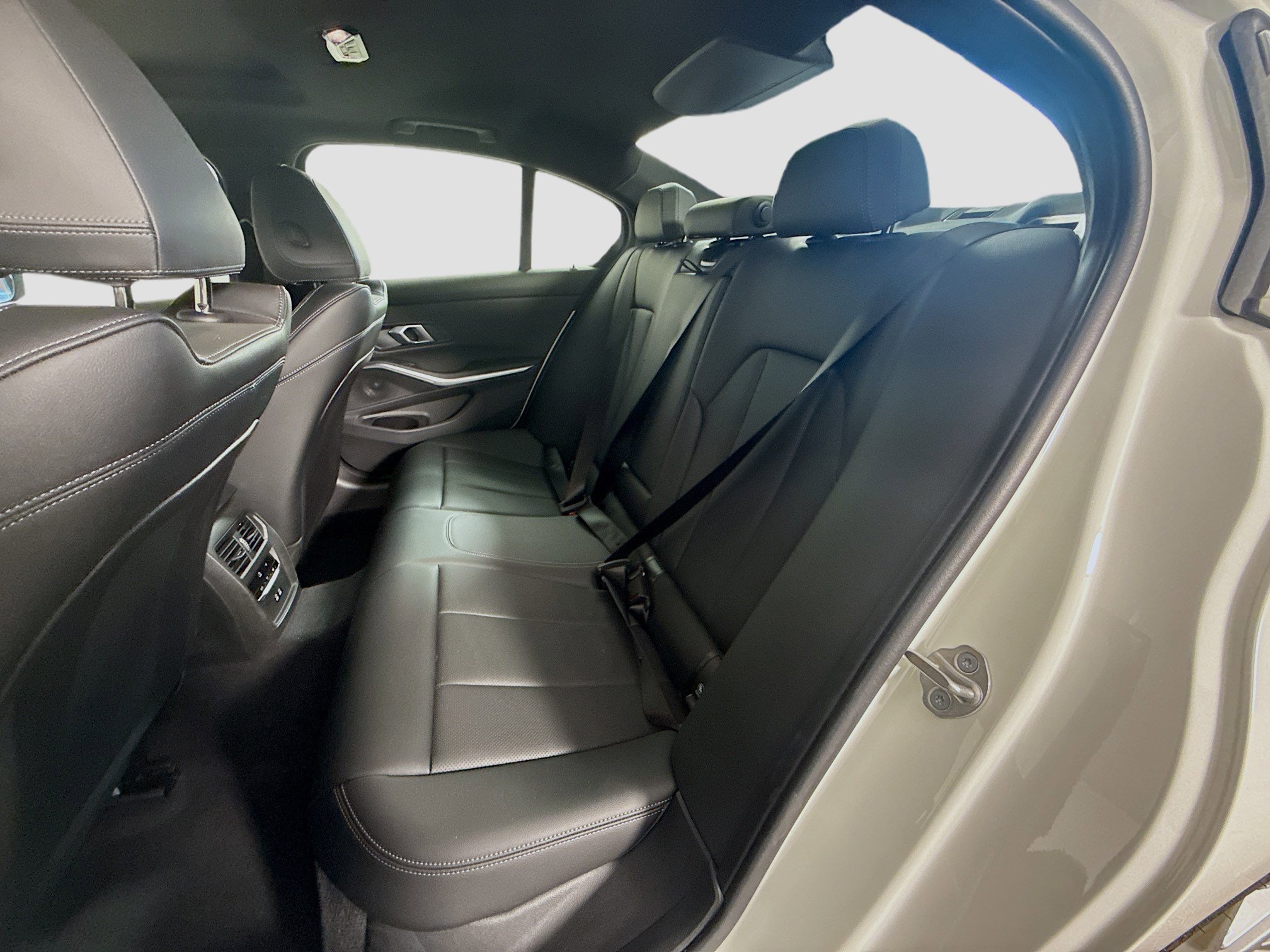 Used 2026 BMW 330i Sedan image 25