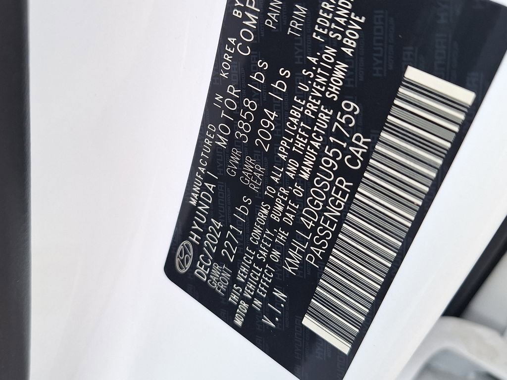 Certified 2025 Hyundai Elantra SE image 27