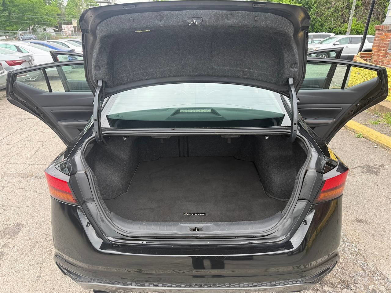 Used 2019 Nissan Altima 2.0 SR FWD image 14