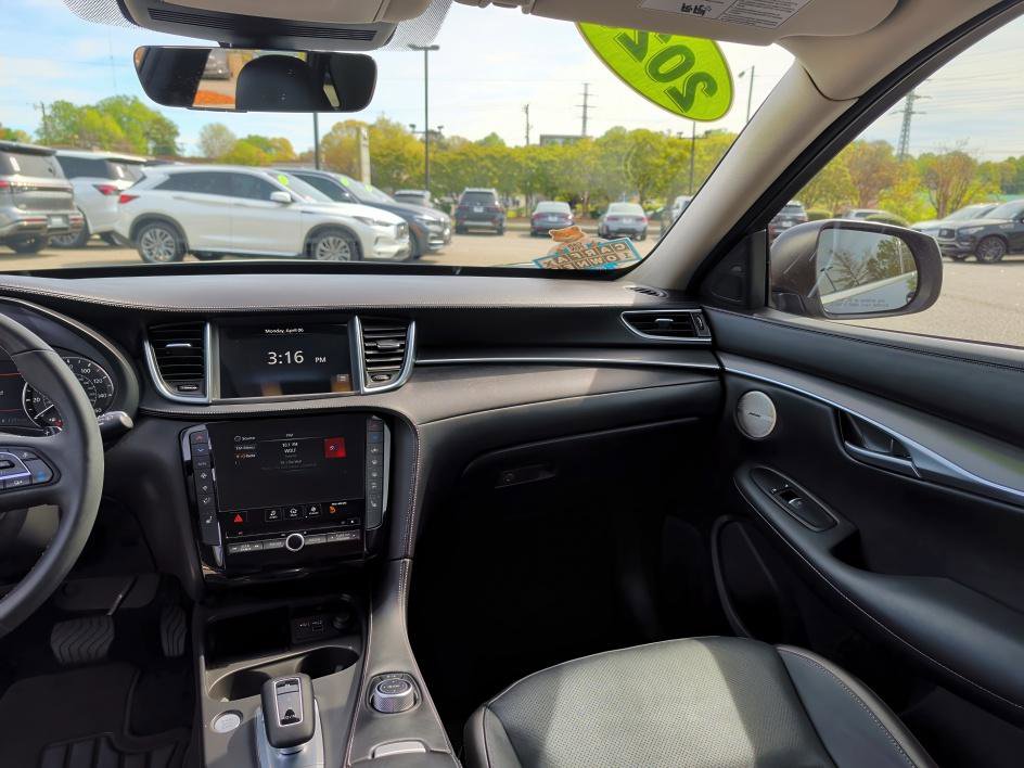 Used 2025 INFINITI QX50 Luxe image 10