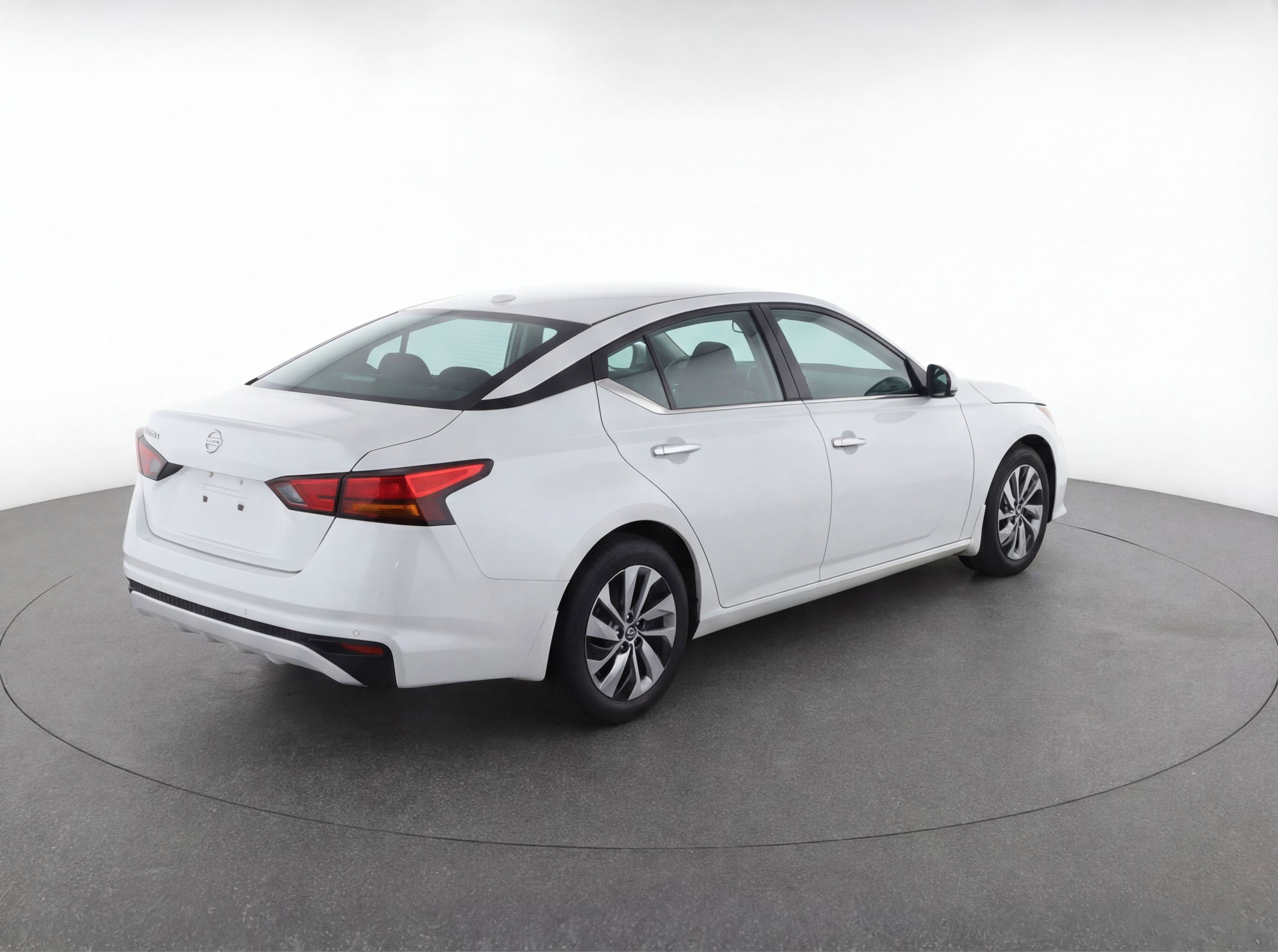 Used 2023 Nissan Altima 2.5 S FWD image 9