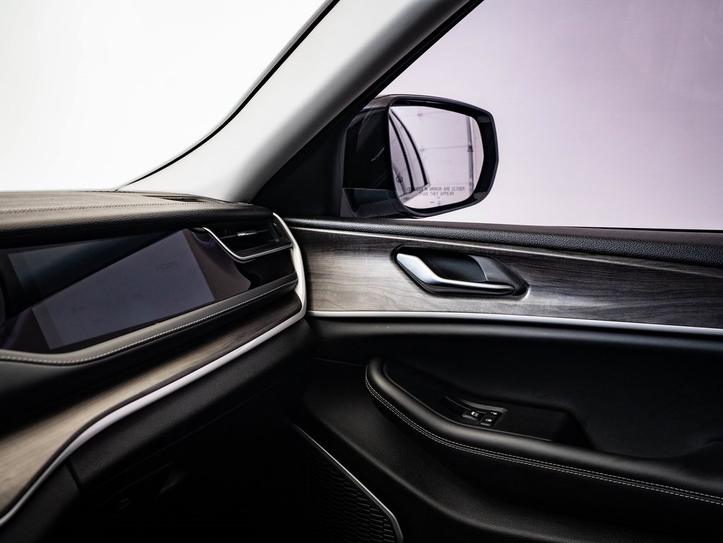 Used 2023 Jeep Grand Cherokee 4WD 4xe image 34