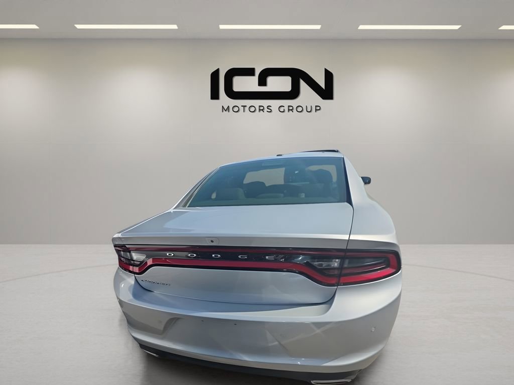 Used 2022 Dodge Charger SXT RWD image 3