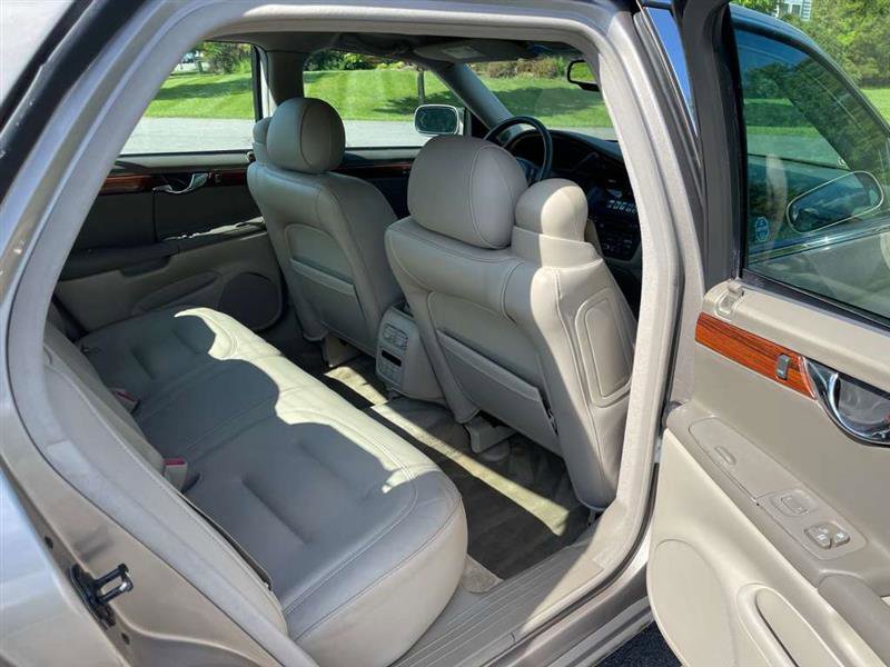 Used 2003 Cadillac De Ville w/ Comfort & Convenience Package FWD image 84