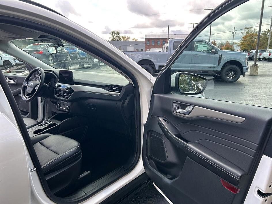 Used 2022 Ford Escape SEL image 30