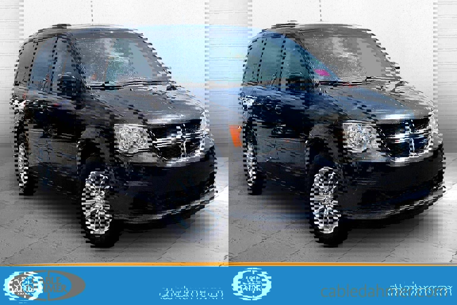 Used 2016 Dodge Grand Caravan SXT w/ UConnect Hands-Free Group image 1