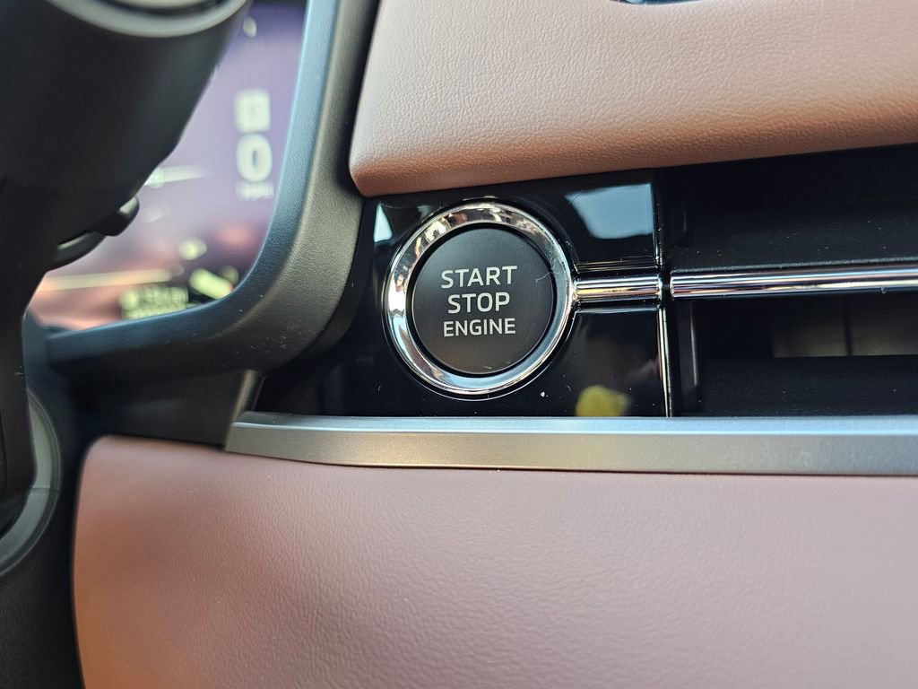 New 2025 Mitsubishi Outlander SEL image 9