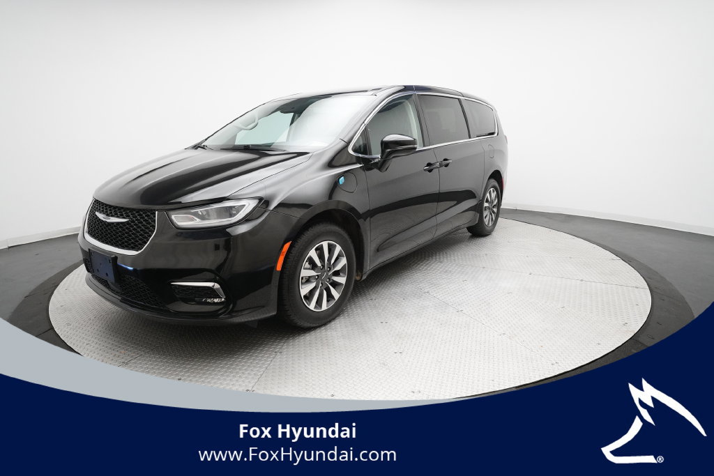 Used 2024 Chrysler Pacifica Limited FWD image 1