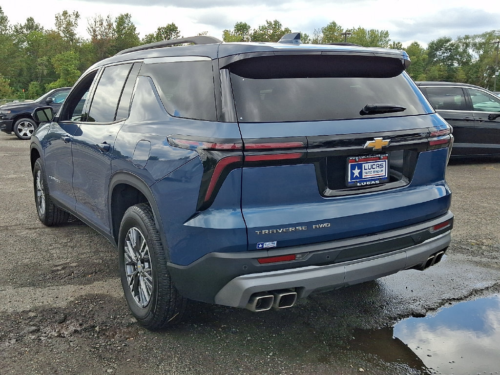 Used 2025 Chevrolet Traverse LT AWD/4WD image 9