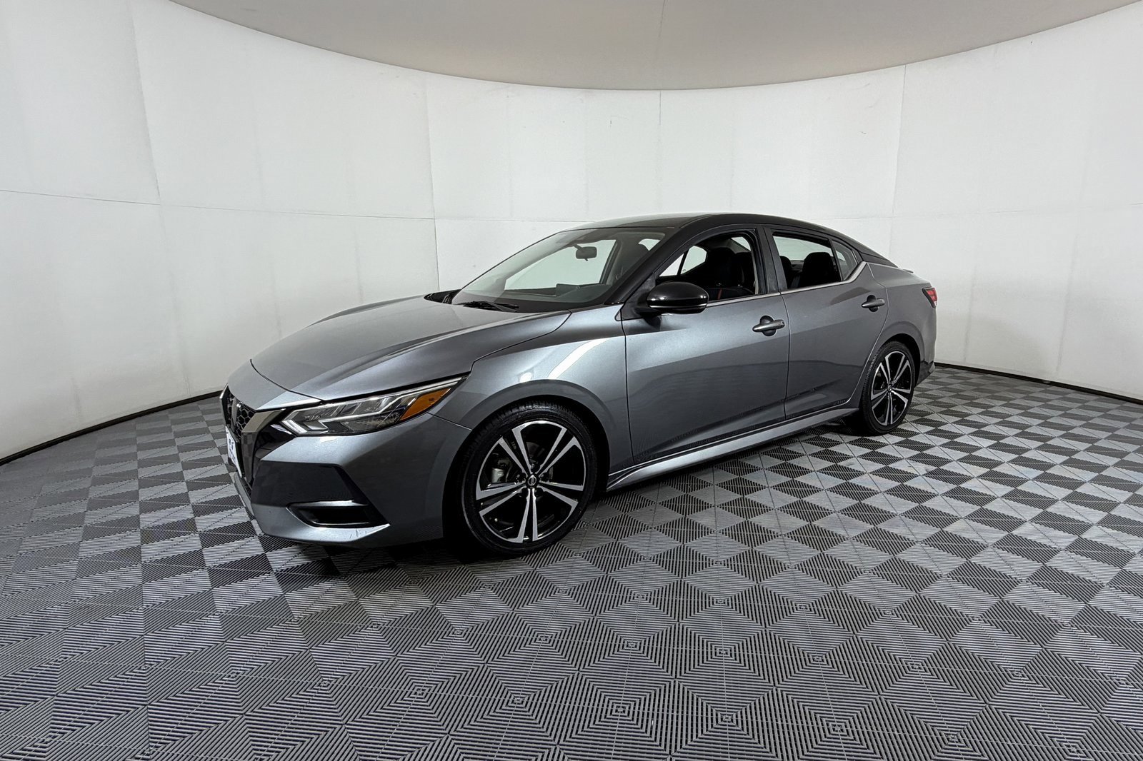 Used 2022 Nissan Sentra SR image 2