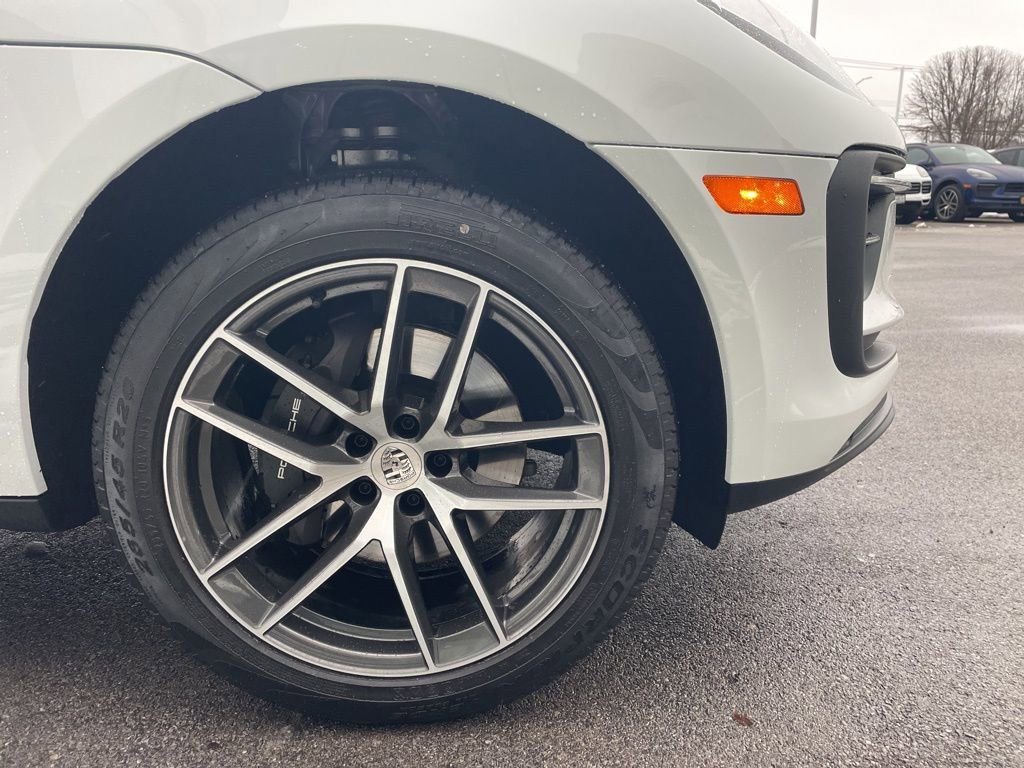 Certified 2025 Porsche Macan image 16