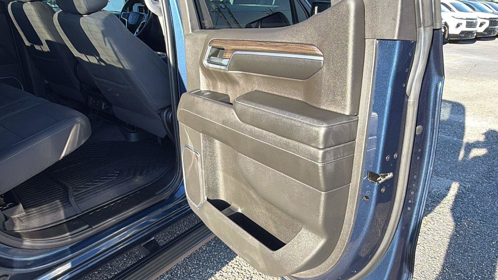 Used 2022 Chevrolet Silverado 1500 RST w/ Z71 Off-Road Package AWD/4WD image 18