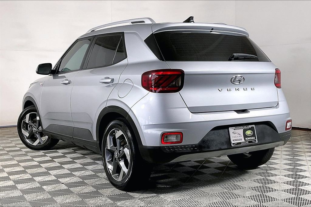 Used 2022 Hyundai Venue SEL image 13