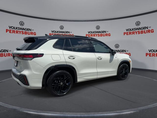 New 2026 Volkswagen Tiguan SE R-Line FWD image 8