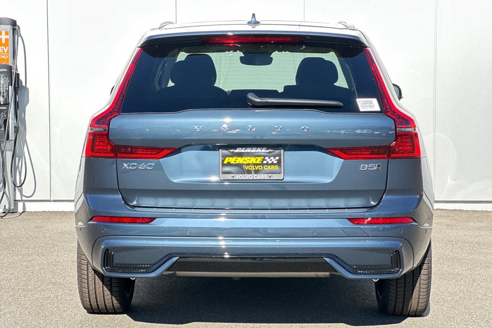 New 2026 Volvo XC60 B5 Ultra w/ Protection Package Premier image 4
