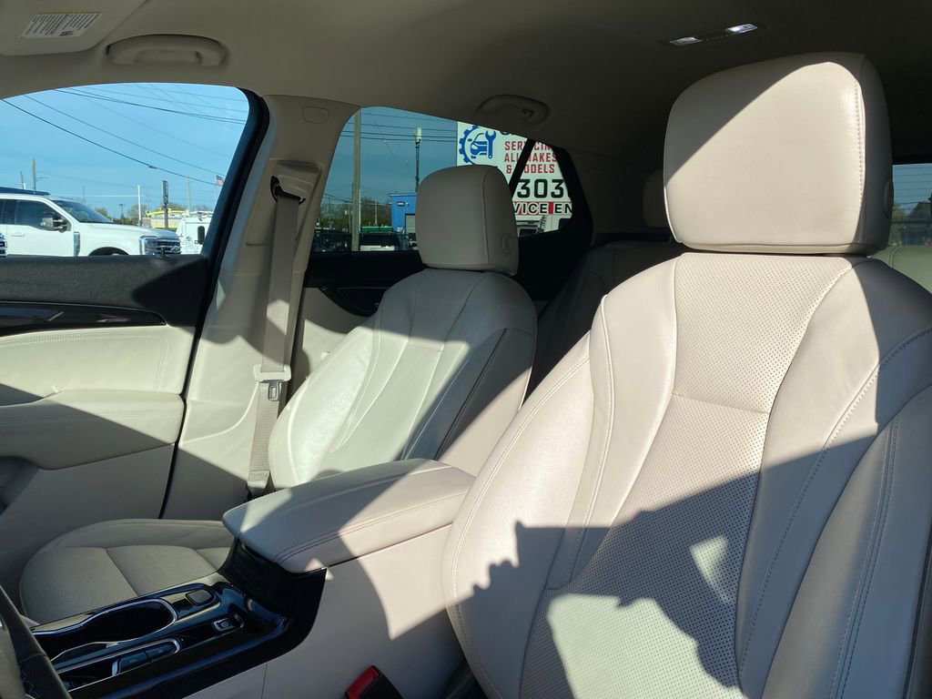 Used 2021 Buick Envision Essence AWD/4WD image 11
