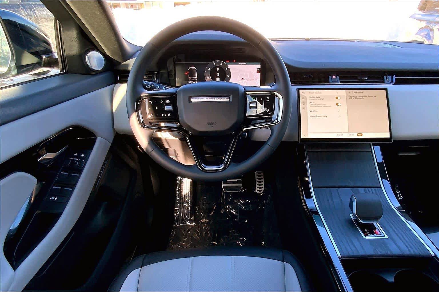 Certified 2026 Land Rover Range Rover Evoque Dynamic SE AWD/4WD image 6